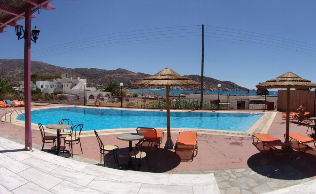 Purple Pig Stars Camping & Bungalows Milopotas Exterior foto